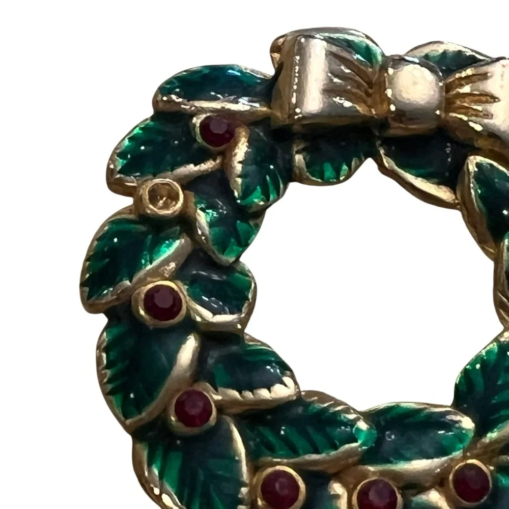 LIA‎ Green Red Enamel Red Rhinestone Christmas Wreath Brooch Signed Festive